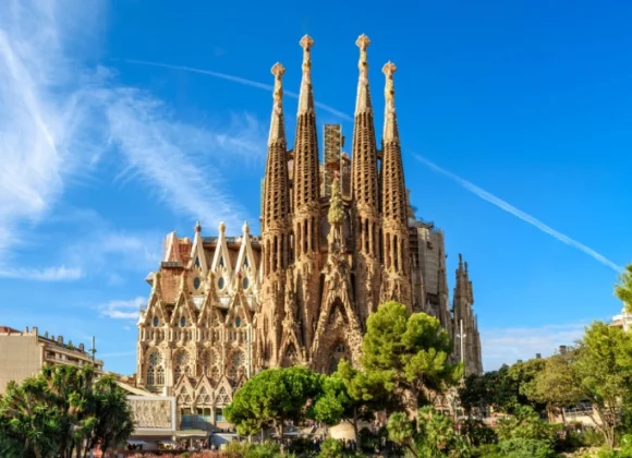 Va fi ridicat turnul central de la Sagrada Familia sagrada