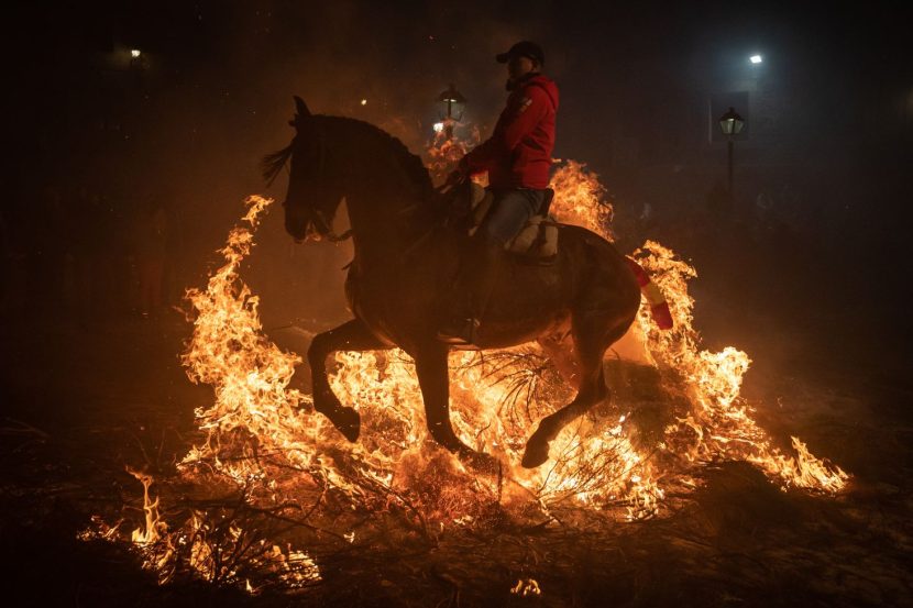 Ce este Las Luminarias? Las Luminarias