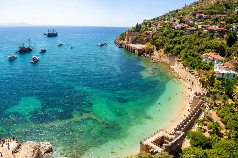 Numărul turiștilor in Antalya a scăzut cu 9% antalya