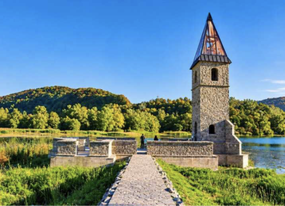 Lacul Bezid și Biserica Scufundată Captură de ecran din 2026-10-06 la 16.40.51